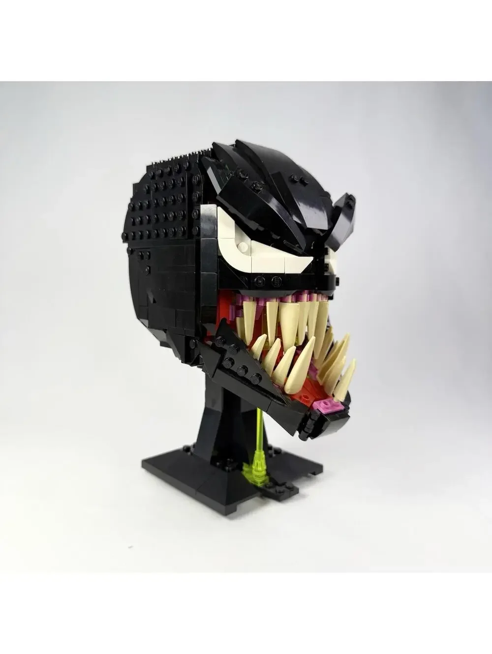 LEGO Super Heroes: Venom (76187) Incomplete